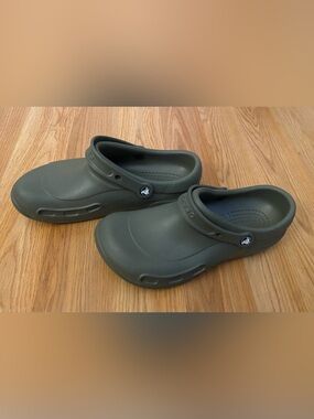 CROCS Kids Classic Clog in Olive